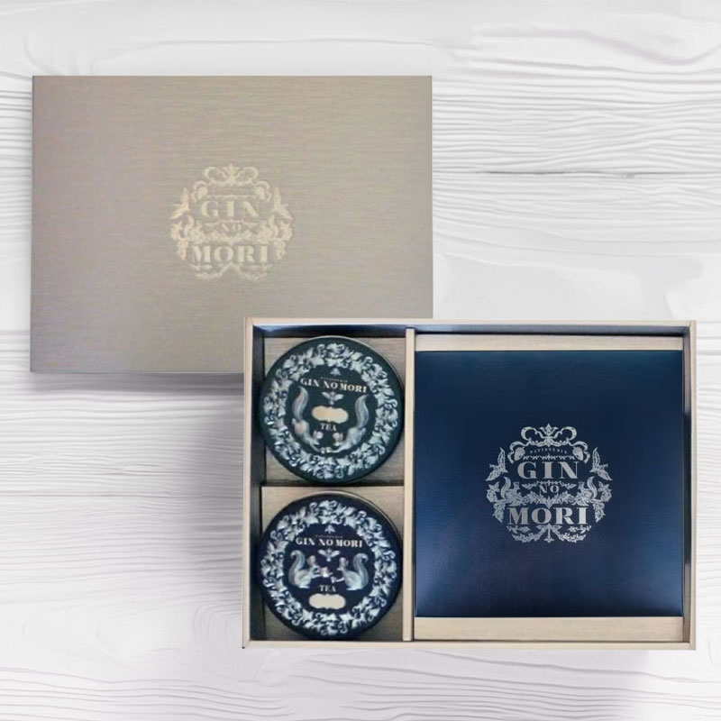 プティボワ180サイズと紅茶缶